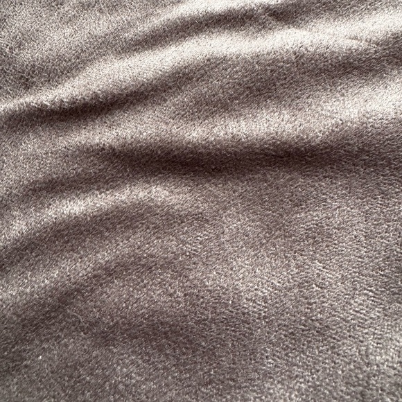 UGG Standard Size Pillow Shams 2 Brown Grey Zip Closure Soft Great Condition - Picture 4 of 12